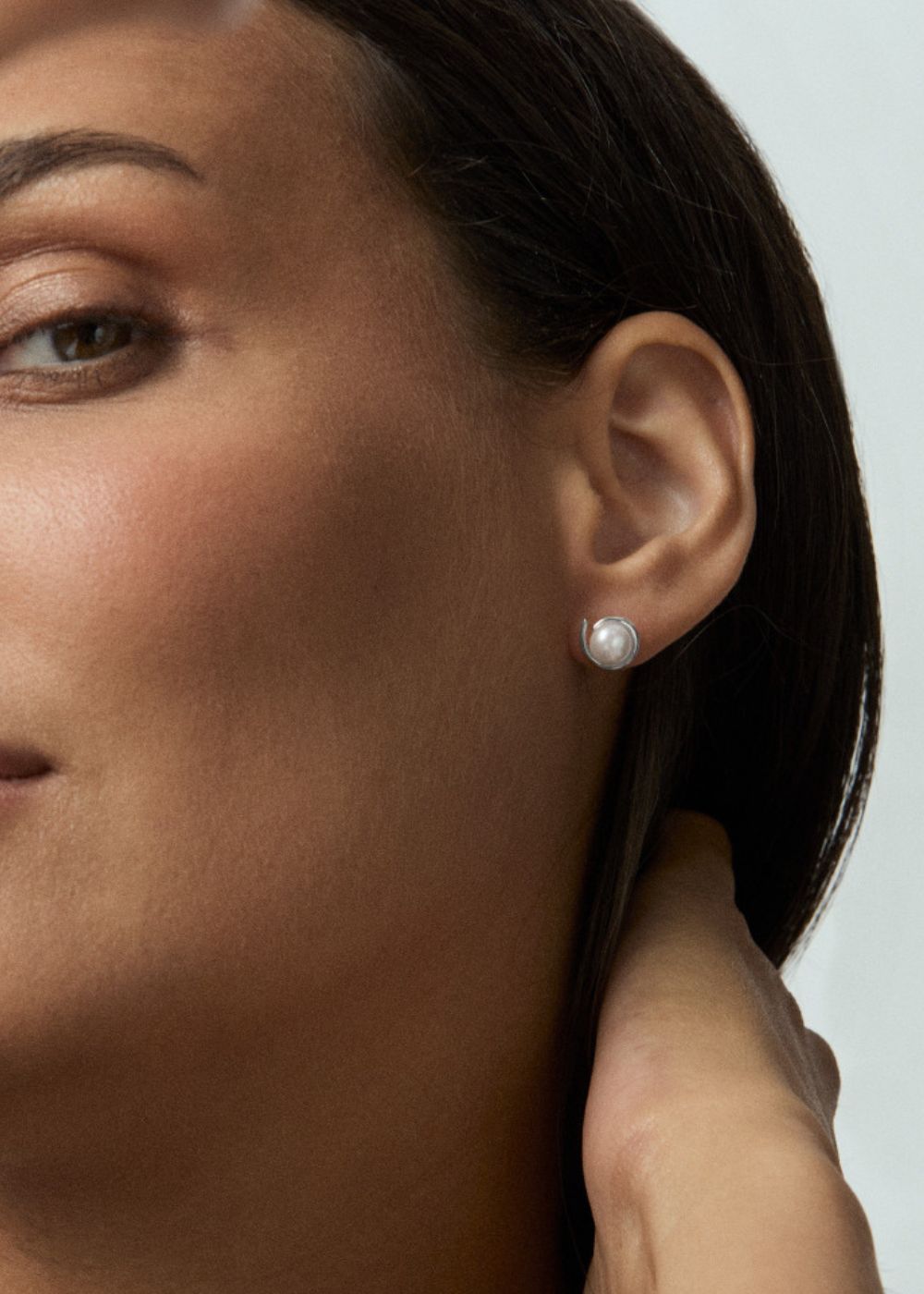 Toro Pearl Stud Earrings