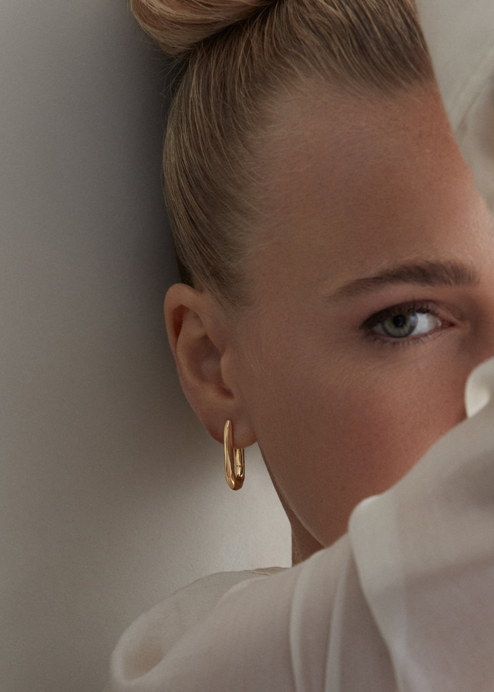 Single Thalassa Click Hoop Earring