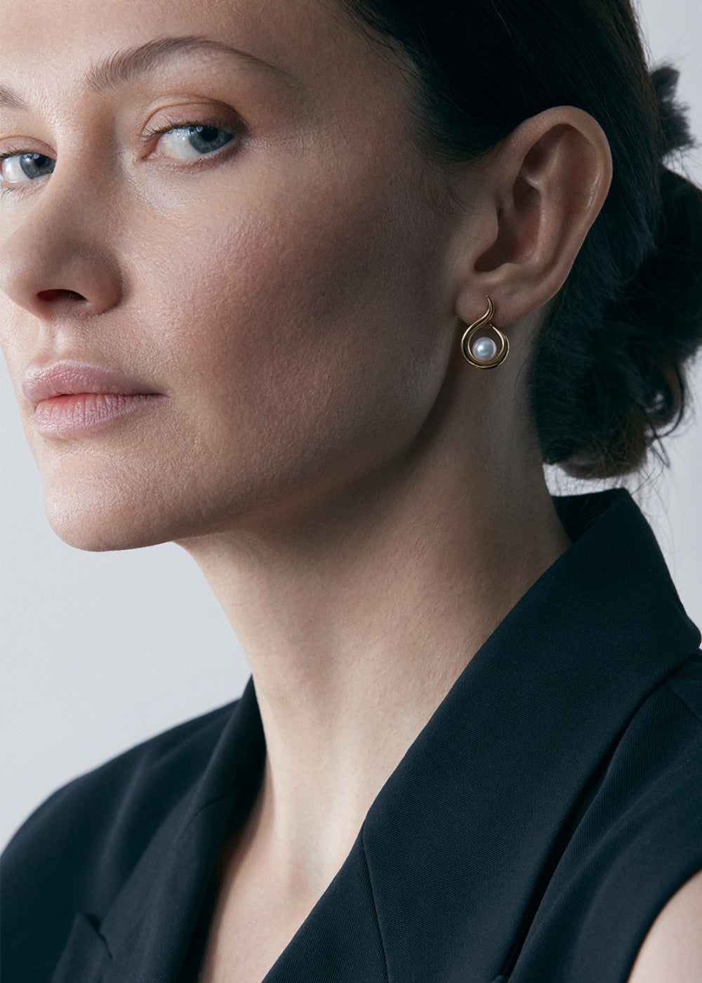 Toro Pearl Twist Stud Earrings