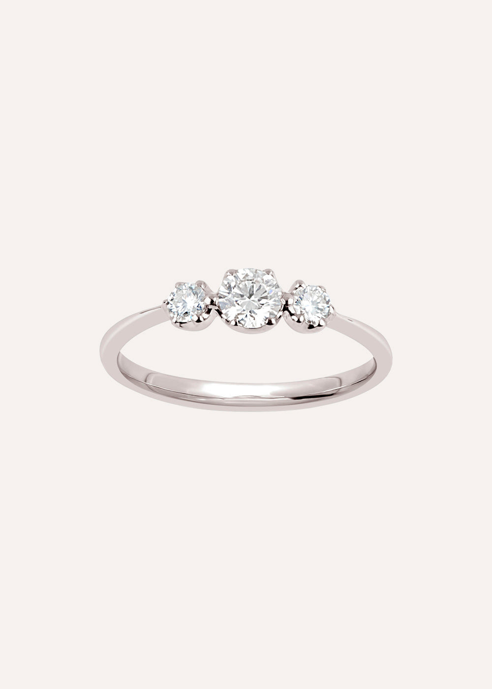 18k white gold ring with three graduated round diamonds, front view.